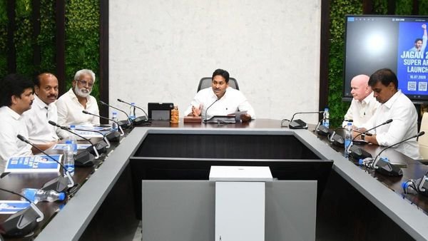 వైసీపీలో కీలక మార్పులు.. నేతలకు కొత్త బాధ్యతలు