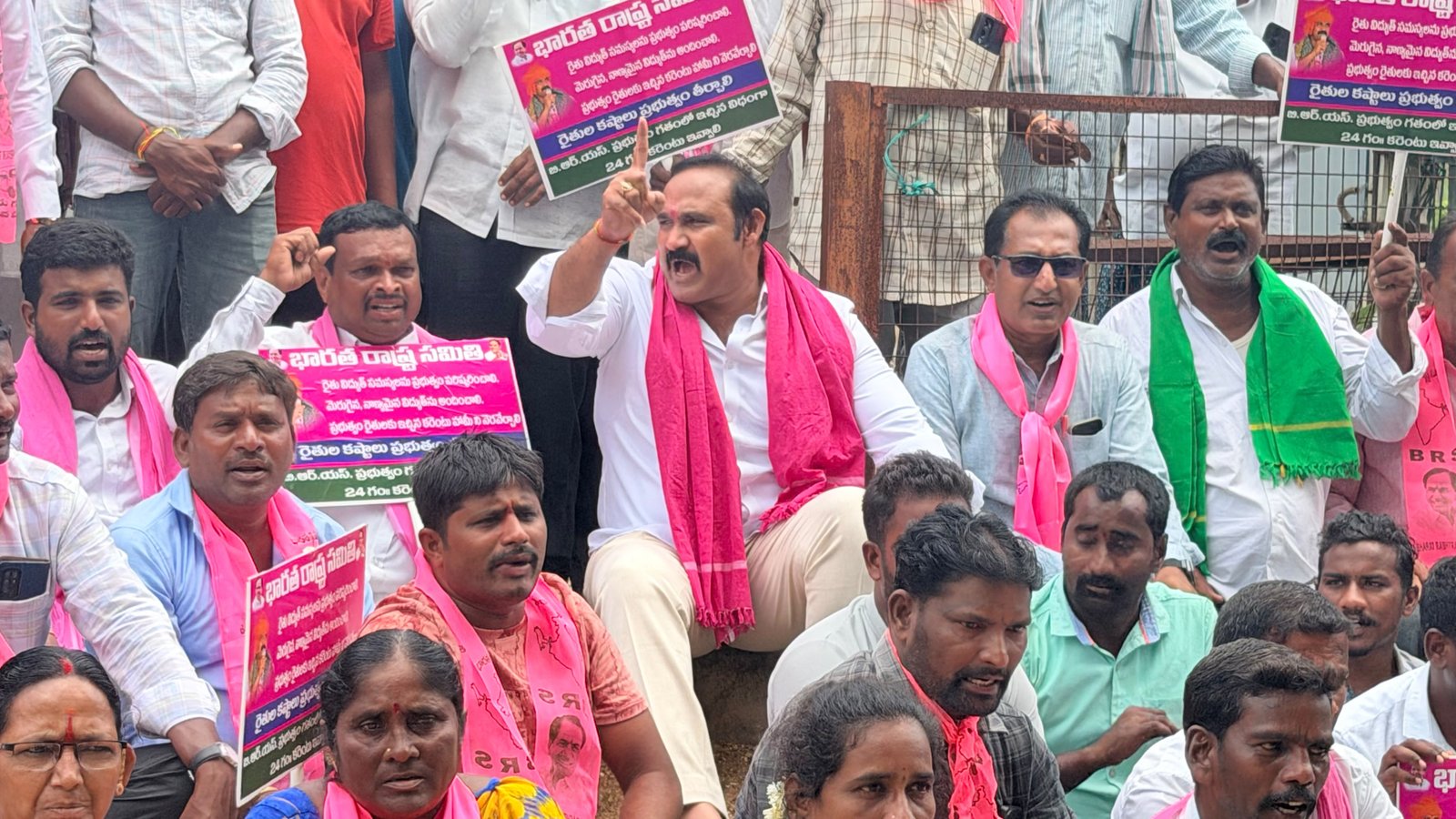 రైతులకు కరెంటు ఇవ్వలేని చేతకాని ప్రభుత్వం ఈ కాంగ్రెస్ ప్రభుత్వం 