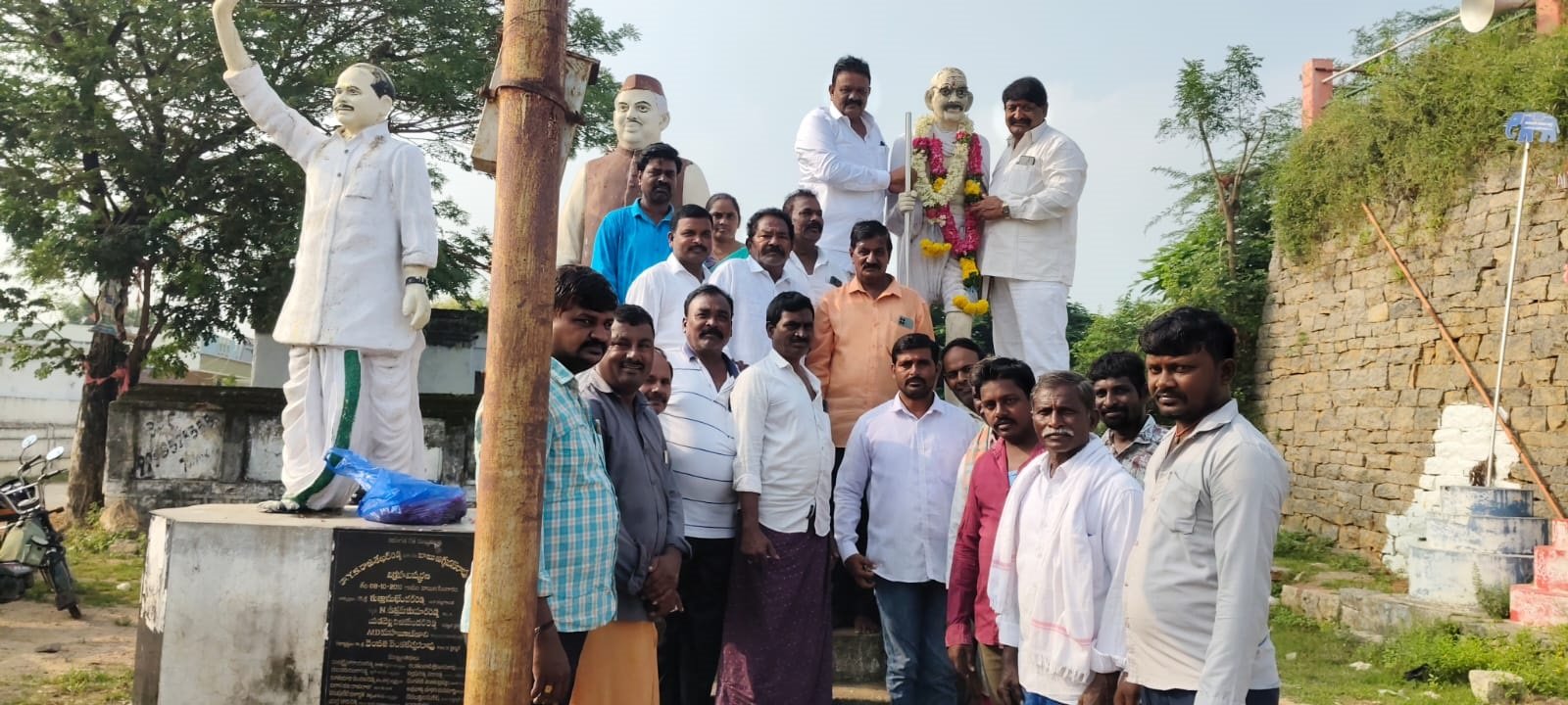 సత్యం.. అహింసే ఆయుధాలు.. గాంధీ చూపిన బాటే దేశానికి వెలుగుబాట