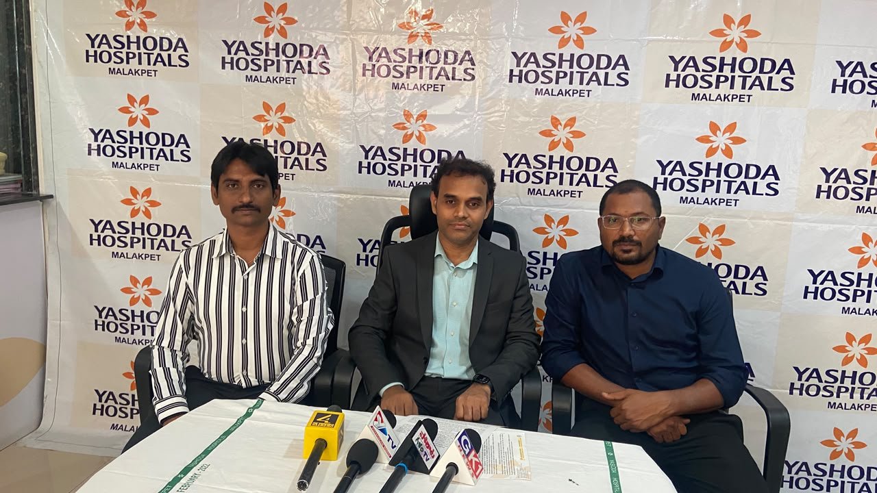 రోడ్డు ప్రమాదంలో యువకుడి తలకు తీవ్రమైన గాయాలు