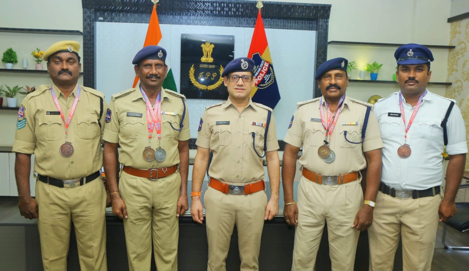 తెలంగాణ పోలీస్ స్పోర్ట్స్ అండ్ గేమ్స్ మీట్‌లో ప్రతిభ కనబరిచిన పోలీసు సిబ్బందిని అభినంధించిన పోలీస్ కమిషనర్