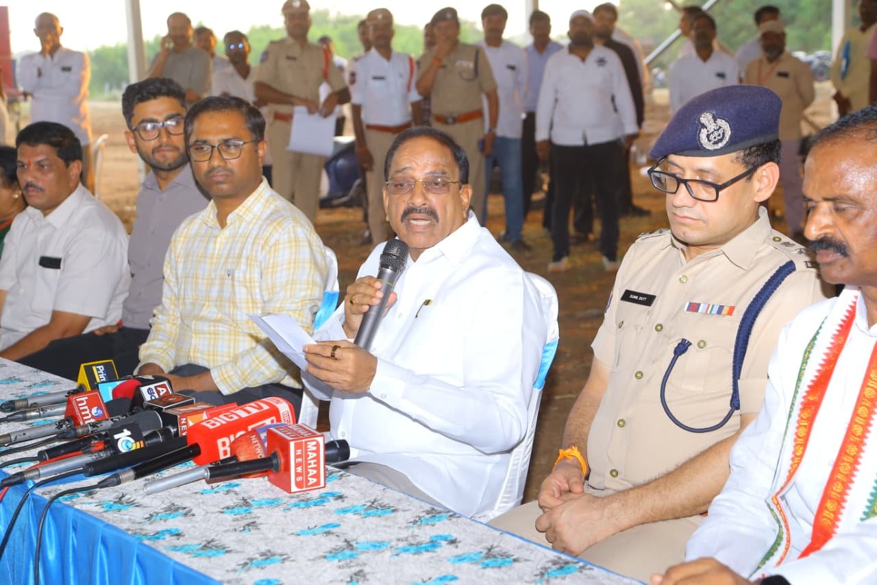 వైభవోపేతంగా శ్రీ వెంకటేశ్వర స్వామి ఆలయ నిర్మాణ భూమిపూజ నిర్వహించాలి.....