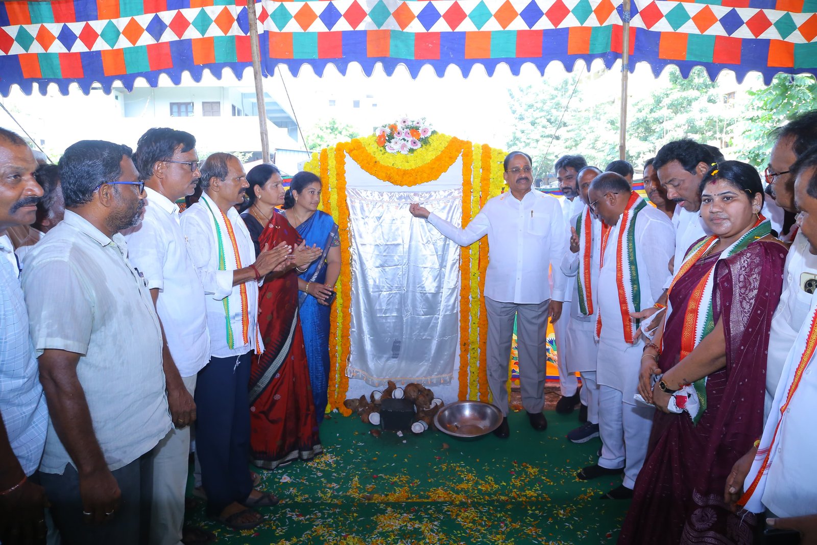 ఖమ్మం నగర అభివృద్ధి పనులను దశల వారీగా అన్నీ పూర్తి చేస్తాం...