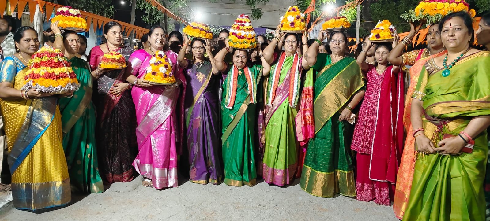 తెలంగాణలో అతిపెద్ద పండుగ బతుకమ్మ పండుగ