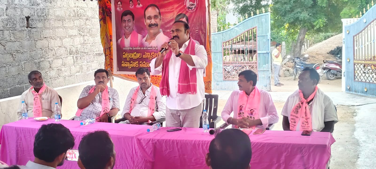 ప్రజాస్వామ్య ప్రక్రియలో ప్రభుత్వంపై అసంతృప్తి వెళ్లగక్కి నిరసన తెలిపే ఏకైక ఆయుధం ఓటుహక్కు 