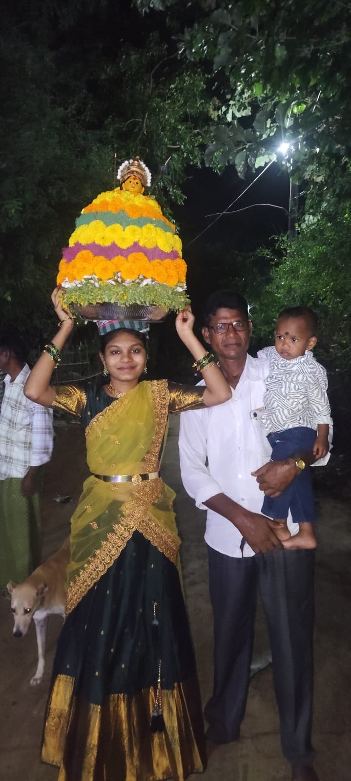 "ఎర్రబోడులో" సద్దుల బతుకమ్మ సంబరాలు.. - Additional Image