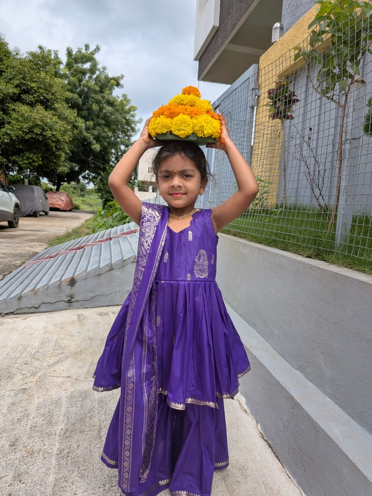 రాపర్తి నగర్ 2  వివేకానంద కాలనీలో బతుకమ్మ వేడుకల్లో..  సందడి చేసిన "చిన్నారి సాయి హన్వి"  - Additional Image