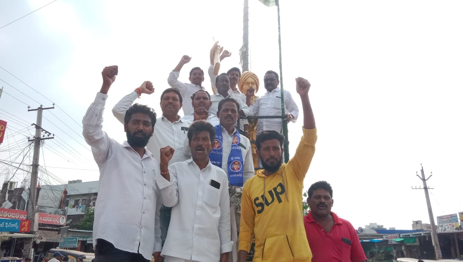 కొమరం భీమ్ స్ఫూర్తితో ముందుకెళ్దాం - గుగులోత్ కిషన్ నాయక్.. - Additional Image