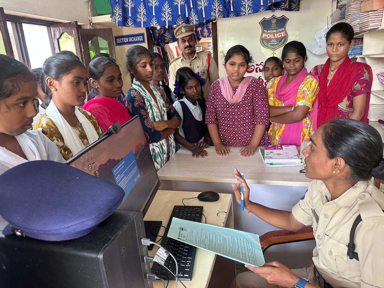 అనంతగిరి పోలీస్ స్టేషన్ లో ఓపెన్ హౌస్.. విద్యార్థులకు పోలీస్ విధులపై అవగాహన - Additional Image
